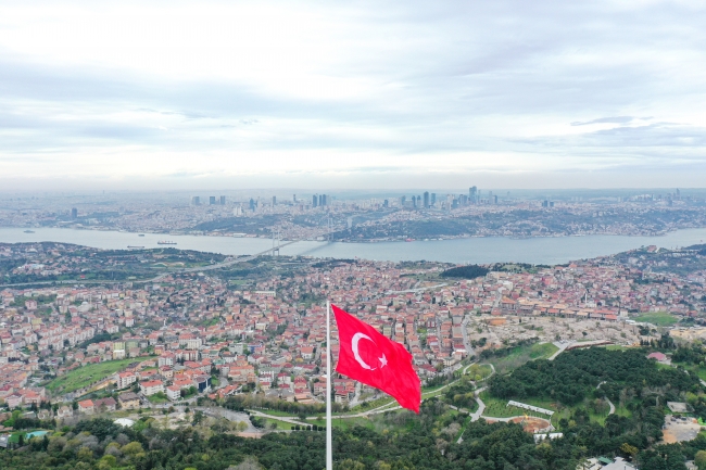 Türkiye'nin en büyük bayrakları Boğaz'da dalgalanacak